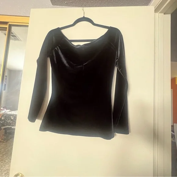 Express, Black Velvet Long Sleeve Small Top - Picture 4 of 7